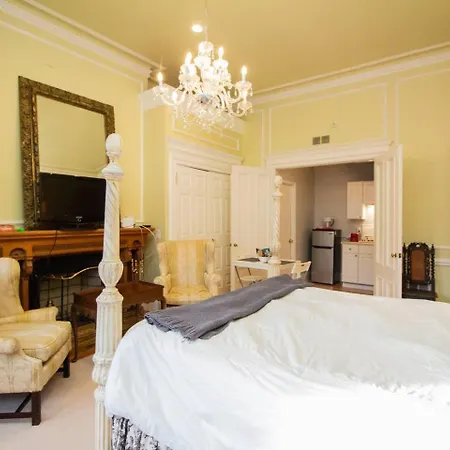 Apartment Back Bay Efficiency Unit, Pvt Bath, Kitchenette *
