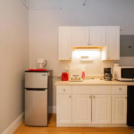 Apartment Back Bay Efficiency Unit, Pvt Bath, Kitchenette