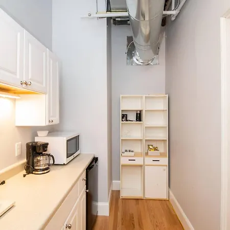 Back Bay Efficiency Unit, Pvt Bath, Kitchenette Boston