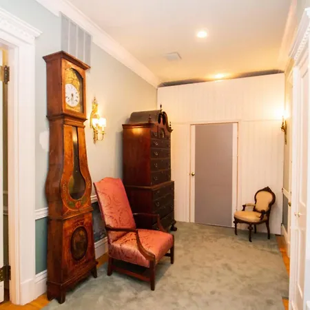 Apartment Back Bay Efficiency Unit, Pvt Bath, Kitchenette Boston