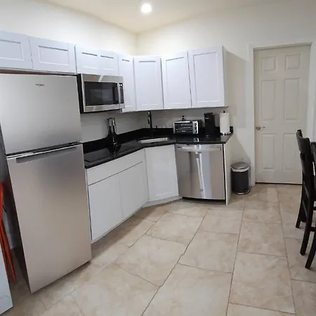 1-bedroom Apt-9b1 20 Minutes To Downtown *