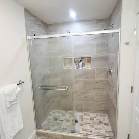3-bedroom 9b2 20-minuite To Downtown Apartment *