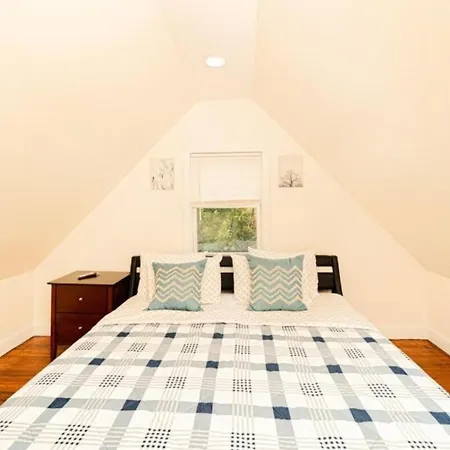 988 - 2 4br Cozy Getaway Near Geneva Cliffs Apartment Boston
