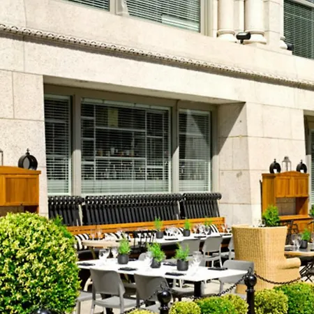 Hotel Ames Hotel, Curio Collection By Hilton
