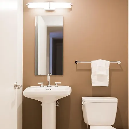 One-bedroom On Boylston Street Apt 817 Apartment