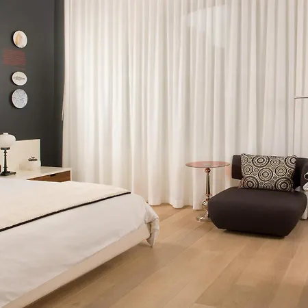 Ames Hotel, Curio Collection By Hilton 5*