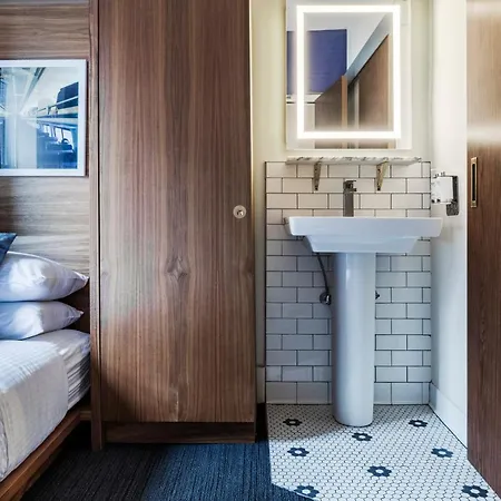 Ivy Common Hotel 2*