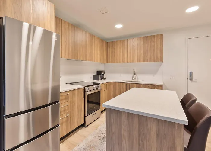 Gorgeous Apt With Kitchen