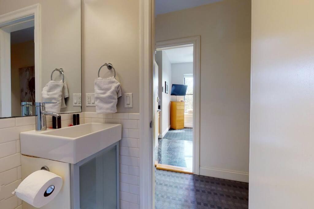 Charming In Brownstone, #44 Appart hôtel *