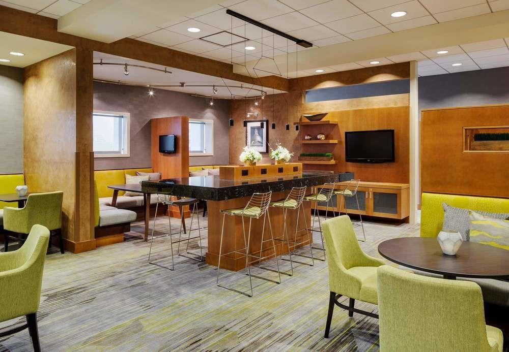 Courtyard By Marriott Logan Airport Boston