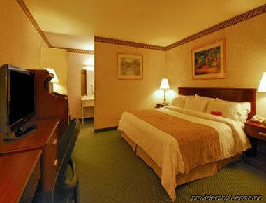 Ramada By Wyndham 3* Boston