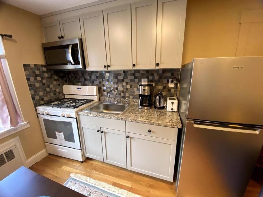 Apartment Cozy Getaway Apartment! Free Parking Boston