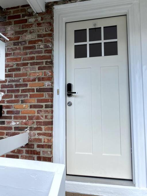 Apartment Cozy Getaway Apartment! Free Parking *