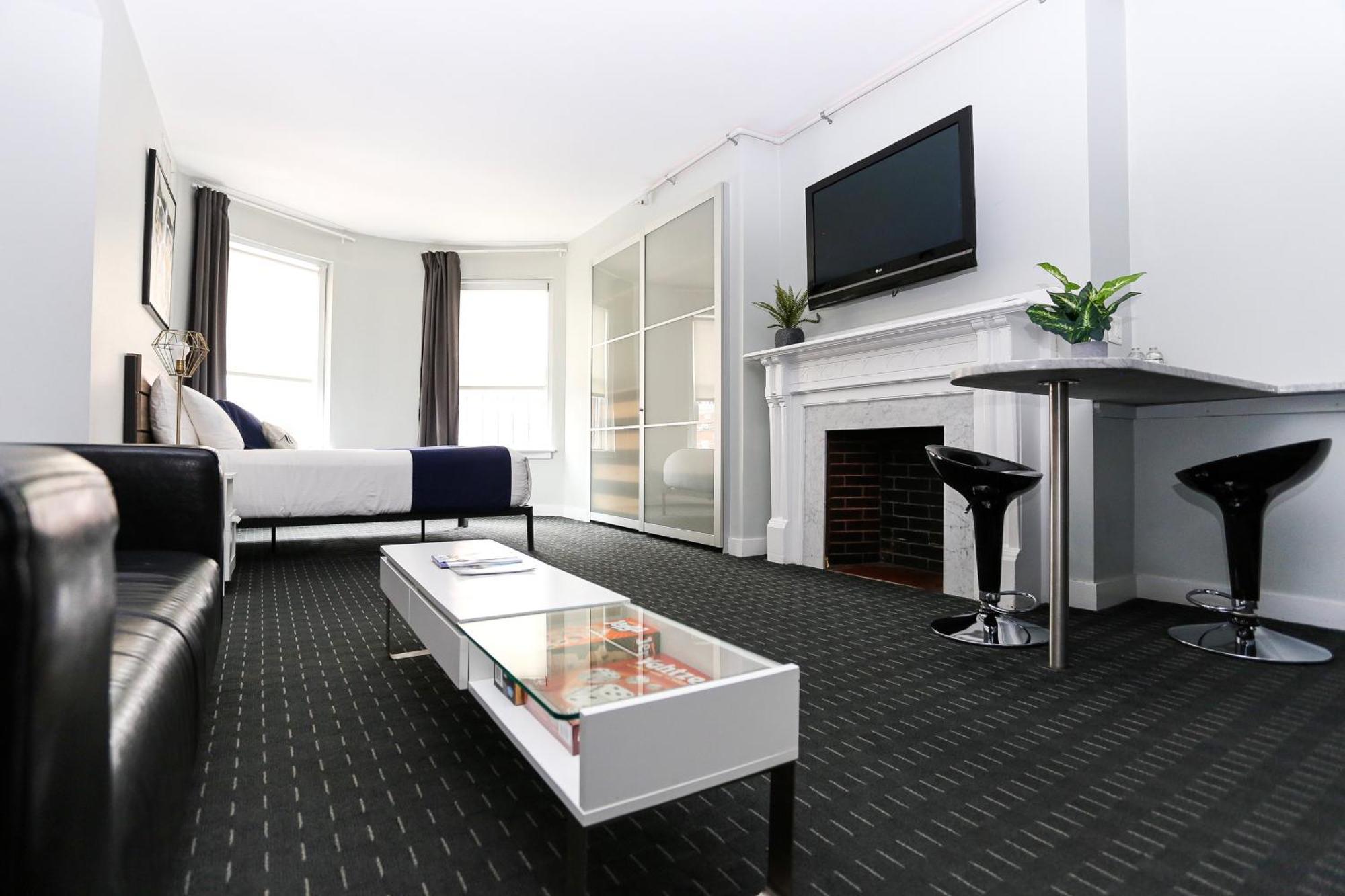 Charming On Boston's Iconic Newbury St. #8 Apartment Boston