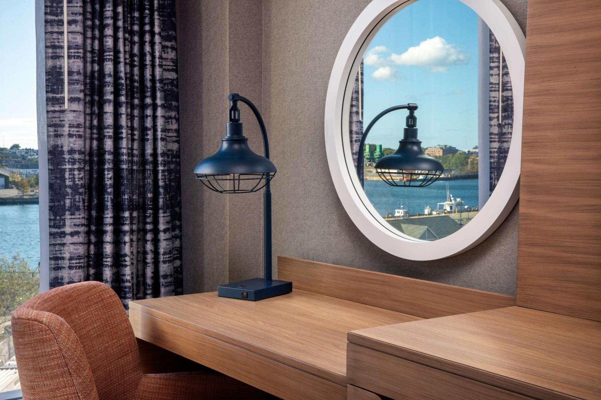 Hampton Seaport District 3*