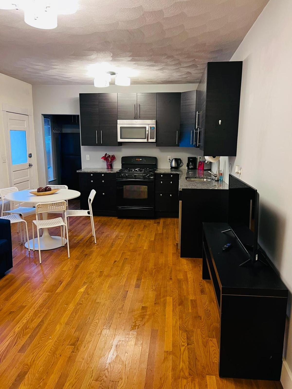 Apartment Renovated, 10 Min From The Boston