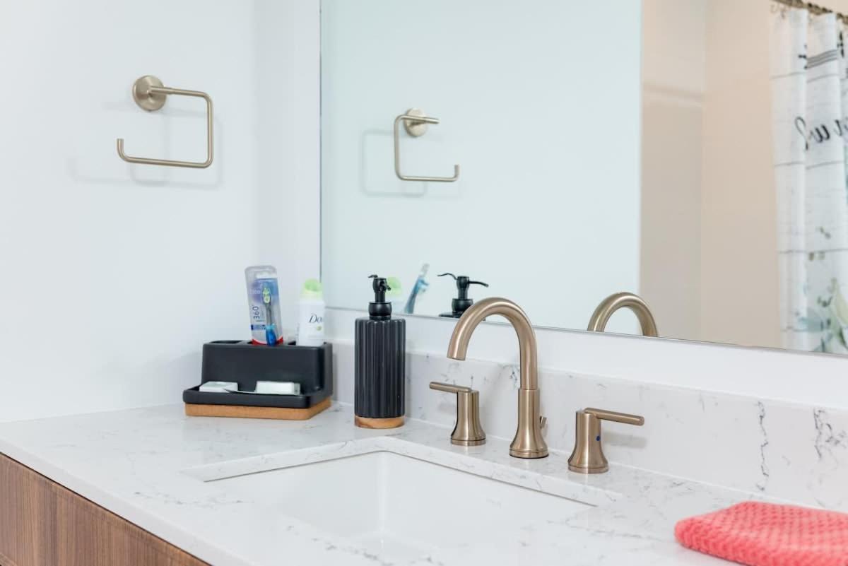 Apartment Back-bay 2br W Roof Gym Parking