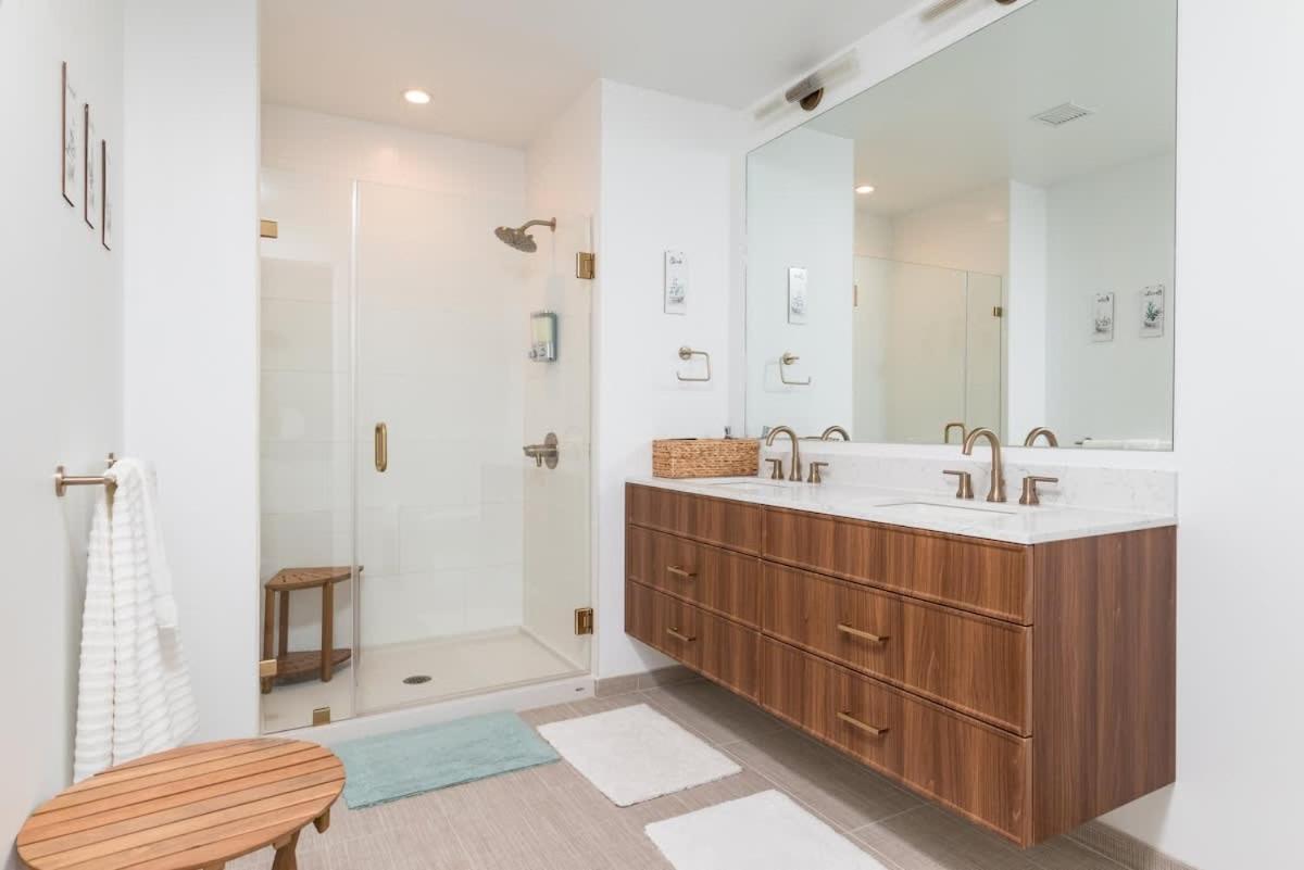 Back-bay 2br W Roof Gym Parking * Boston