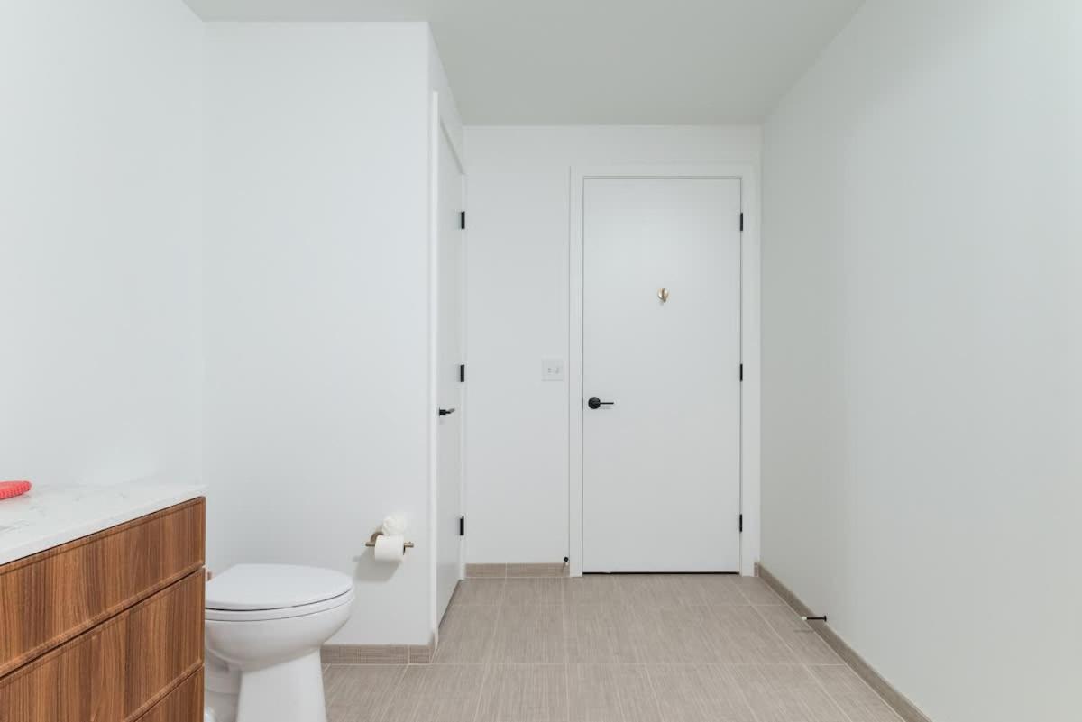 Back-bay 2br W Roof Gym Parking *