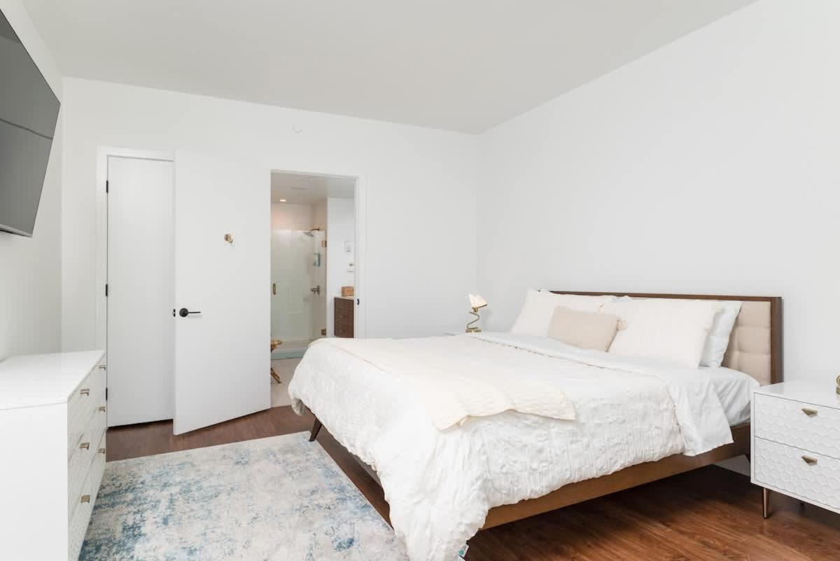 Back-bay 2br W Roof Gym Parking Apartment