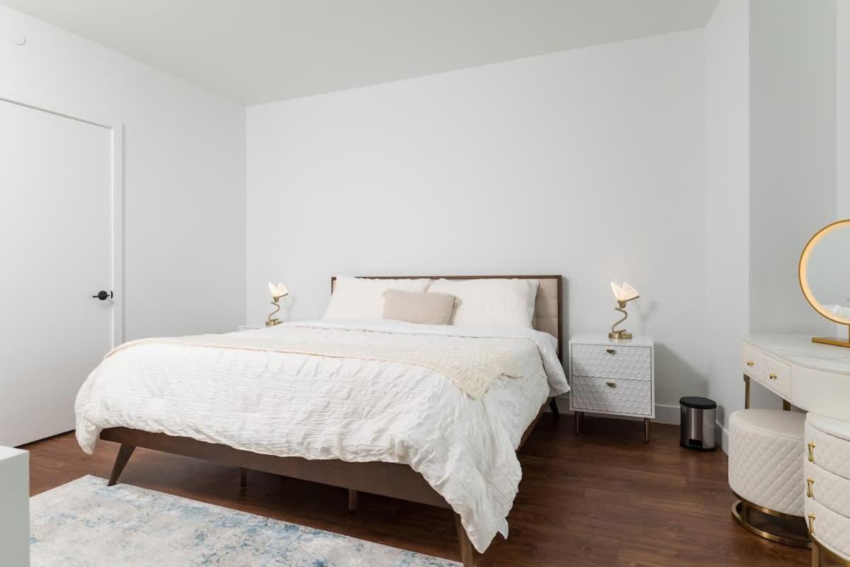 Apartment Back-bay 2br W Roof Gym Parking *