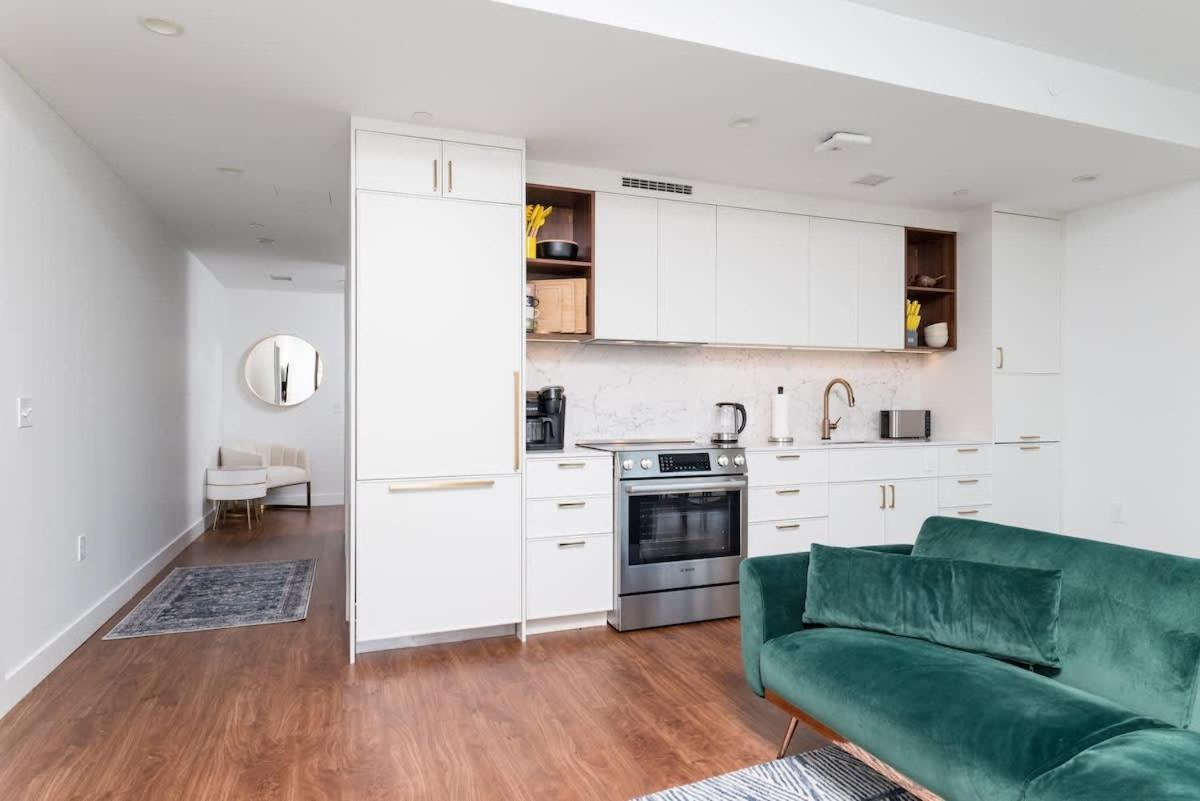 Back-bay 2br W Roof Gym Parking Apartment