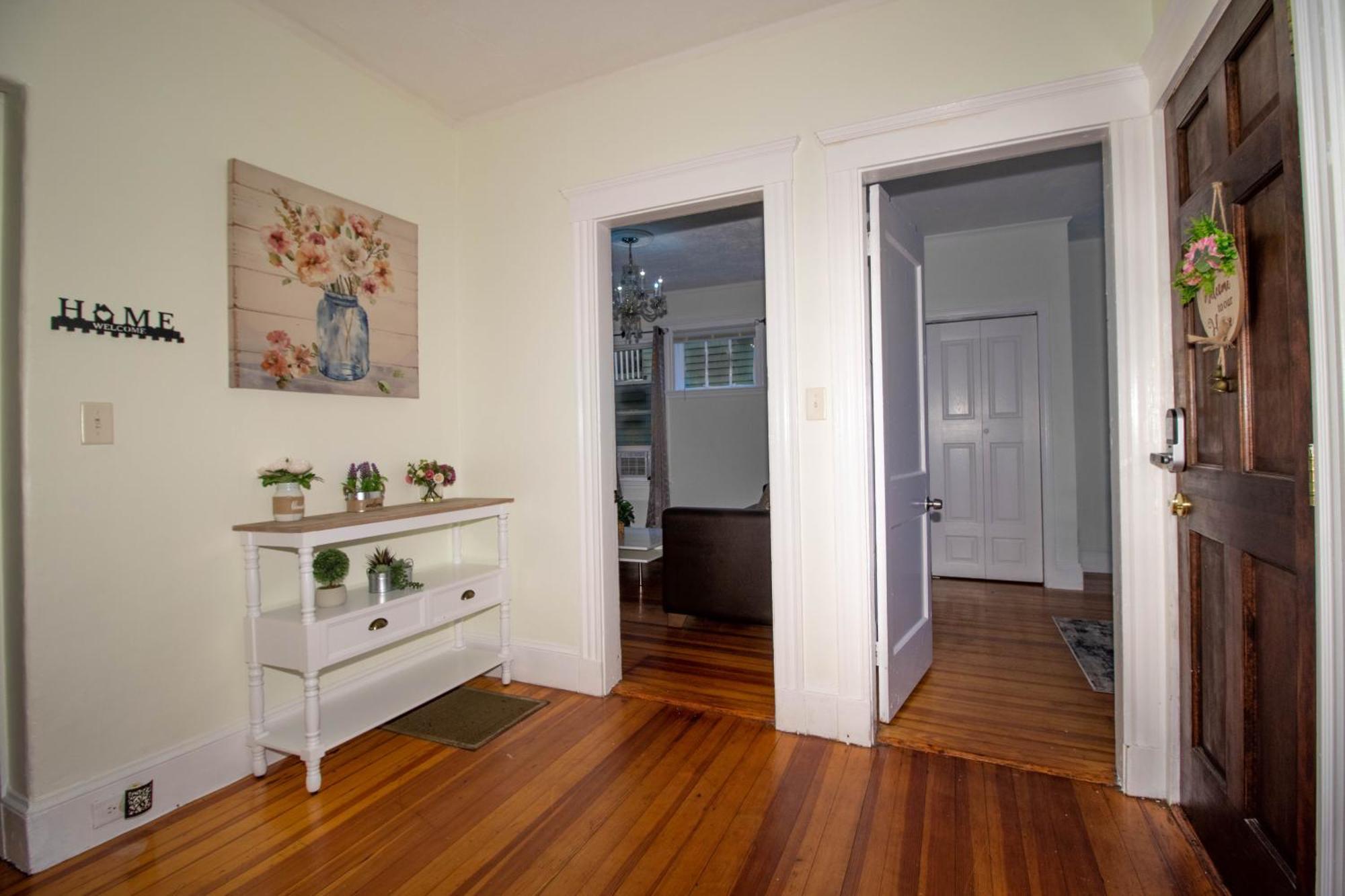 Appartement Queen Stands For Regina Boston