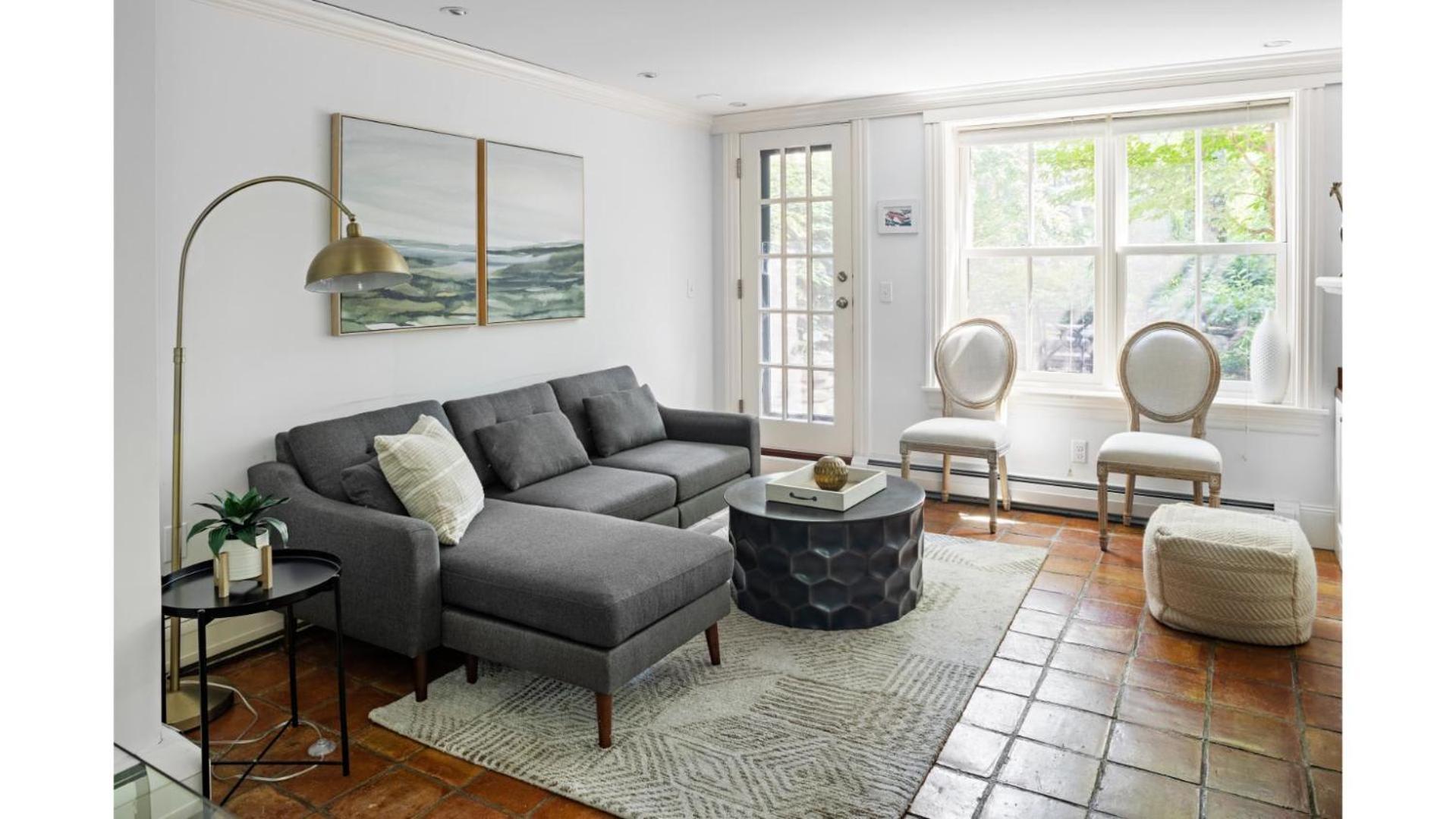 Enjoy Private Patio On Montgomery Park