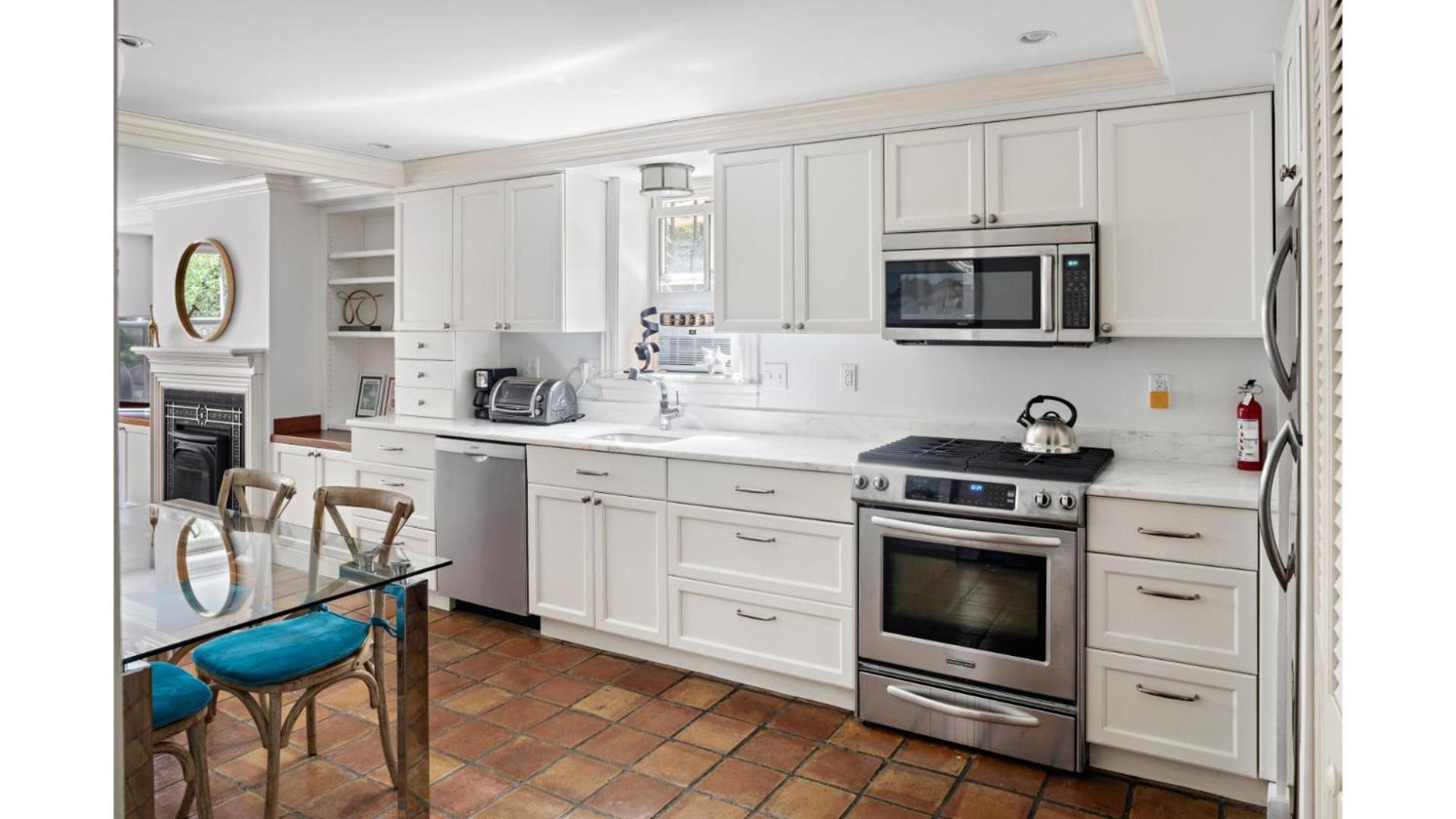 Enjoy Private Patio On Montgomery Park *