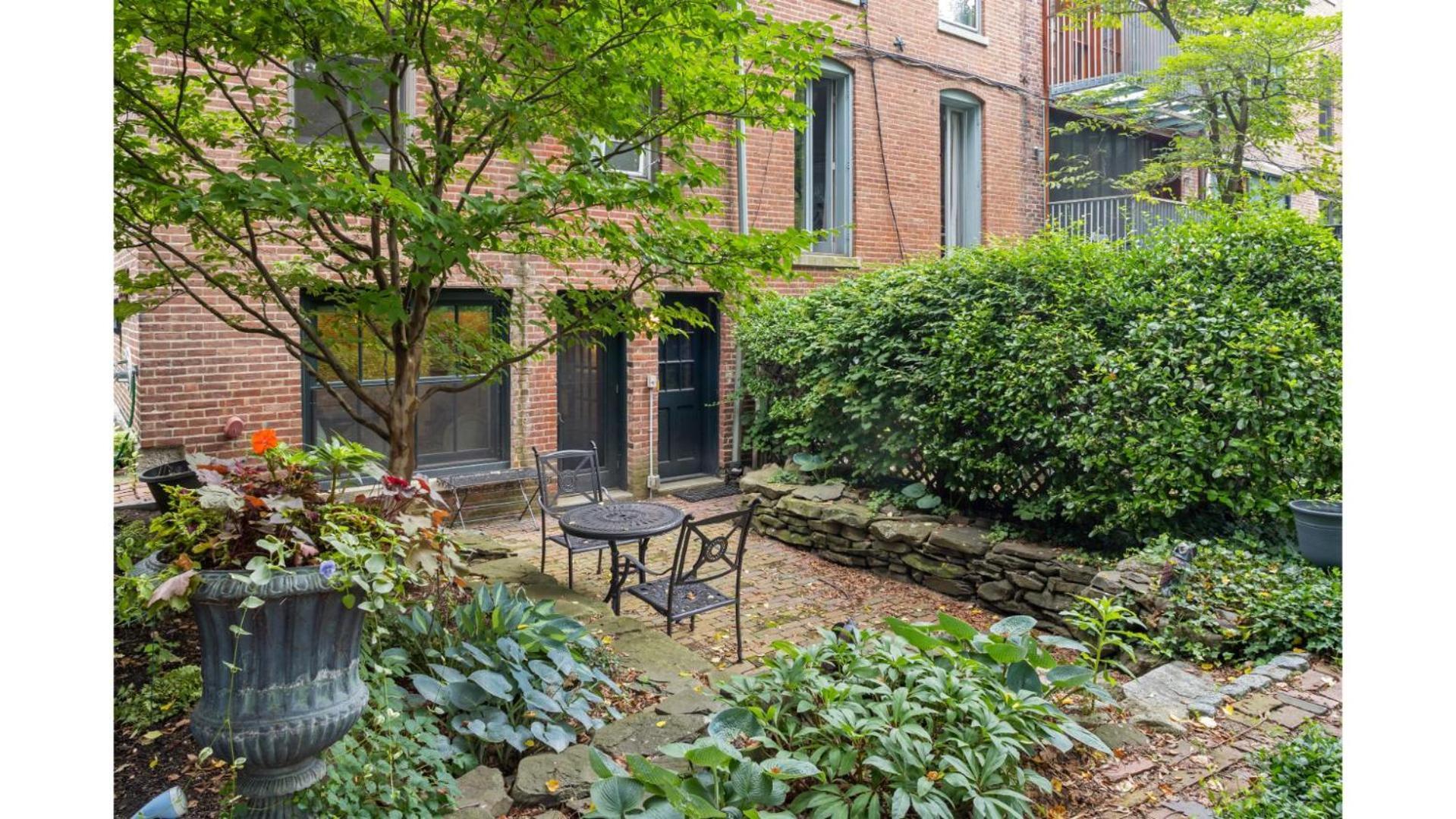 Enjoy Private Patio On Montgomery Park Holiday home Boston