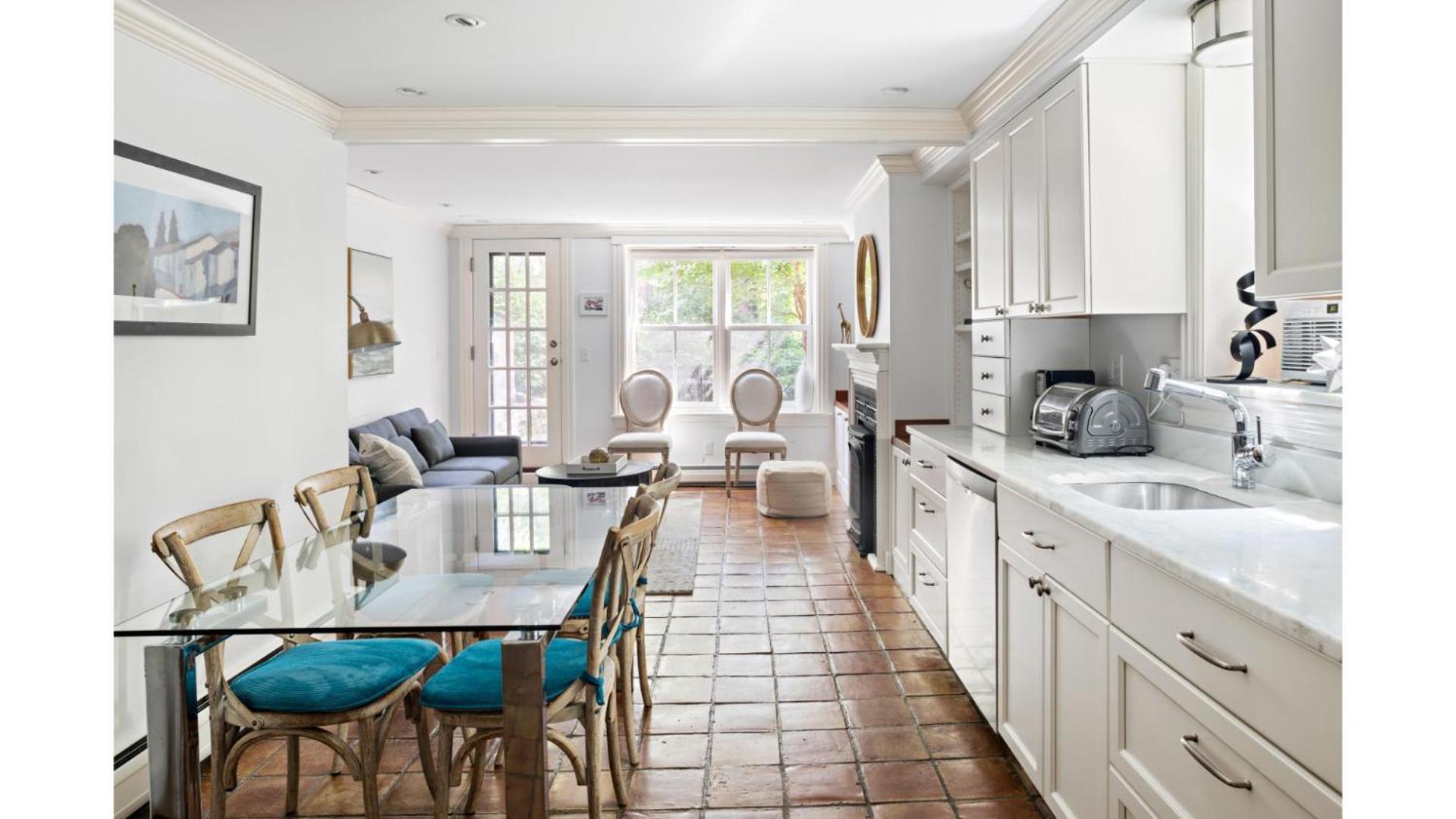 Enjoy Private Patio On Montgomery Park Holiday home Boston