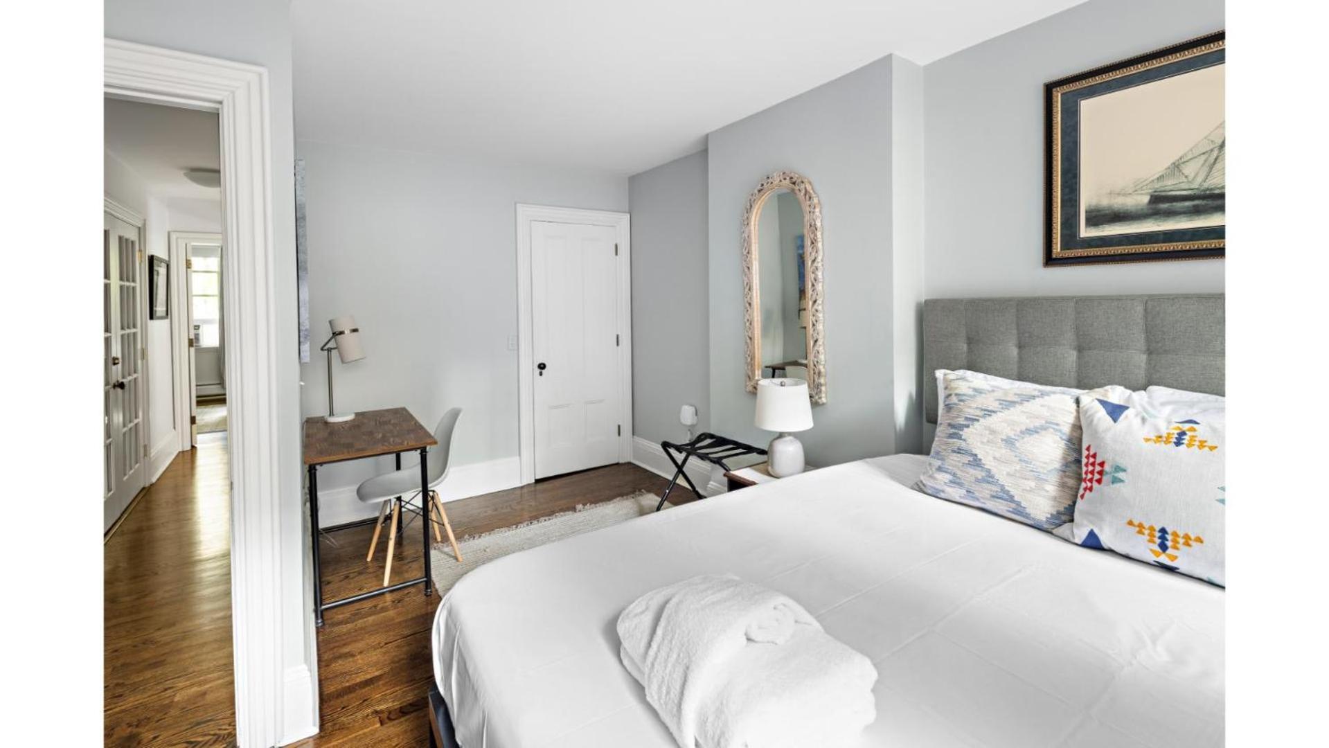 Enjoy Private Patio On Montgomery Park Holiday home