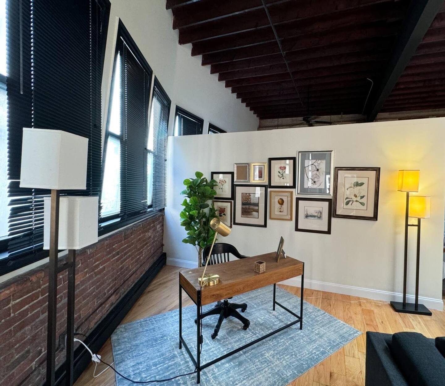 Sunny 2br W Office, Near Copley & Shopping Appartement Boston