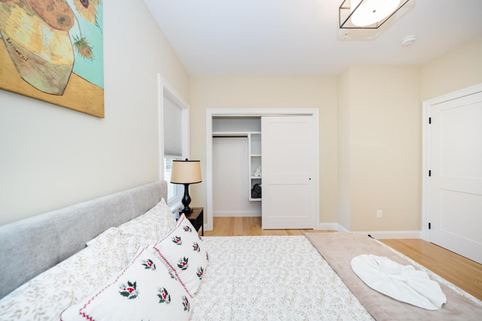 60-1 4br - Cozy New Near Franklin Park Apartment *