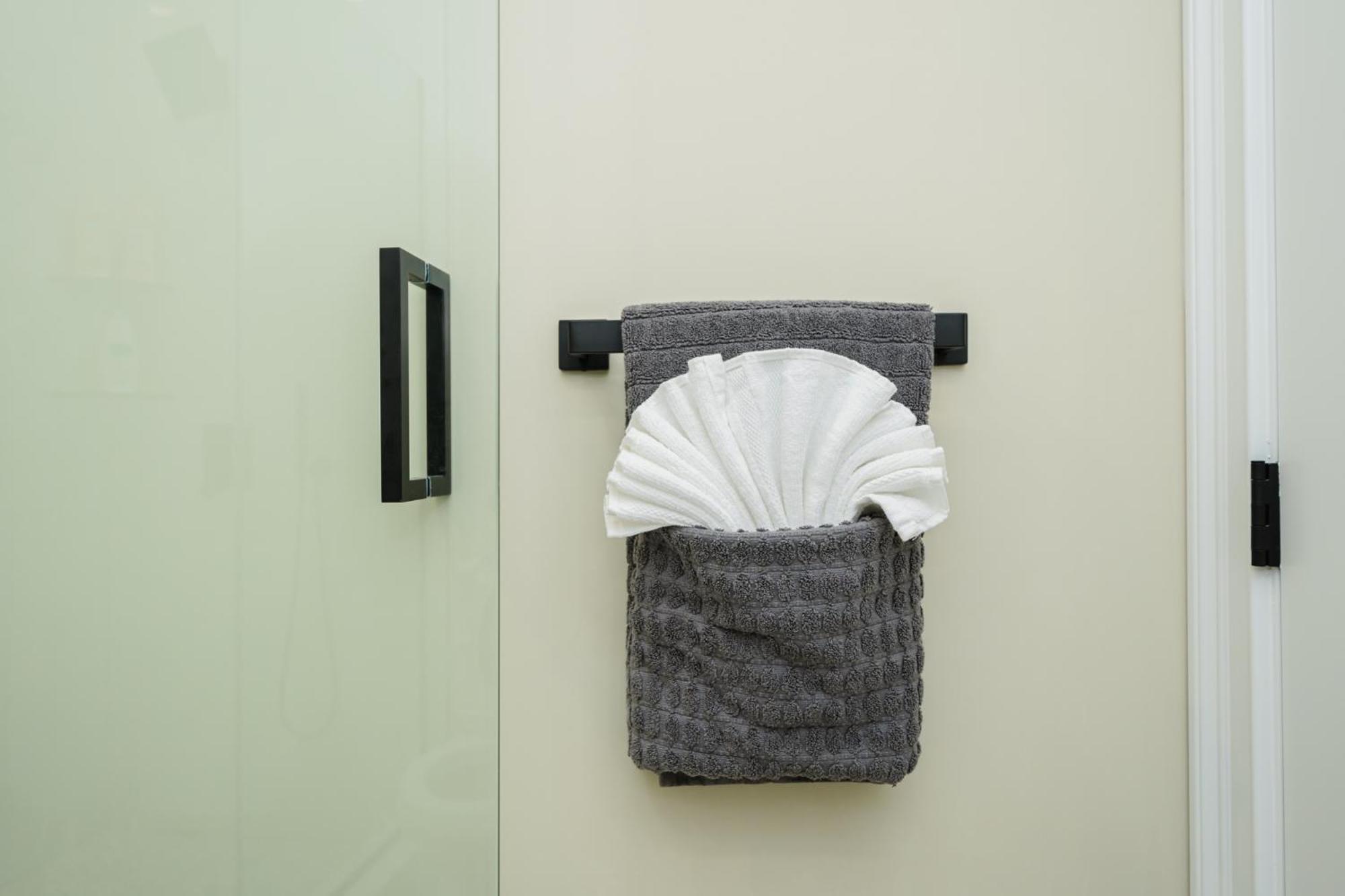 60-1 4br - Cozy New Near Franklin Park Apartment *