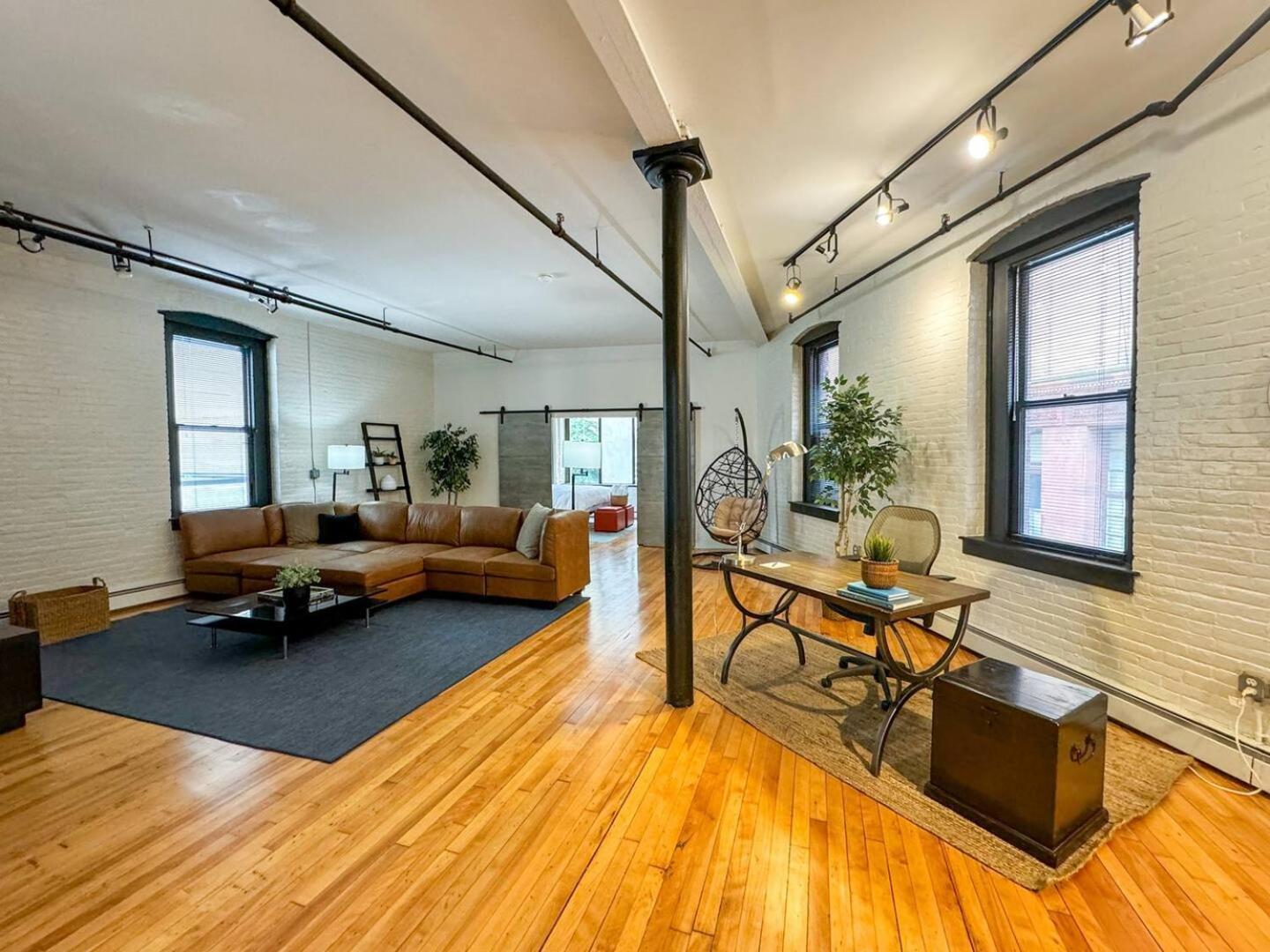 Open-concept 2br Loft In The Heart Of Back Bay Apartamento