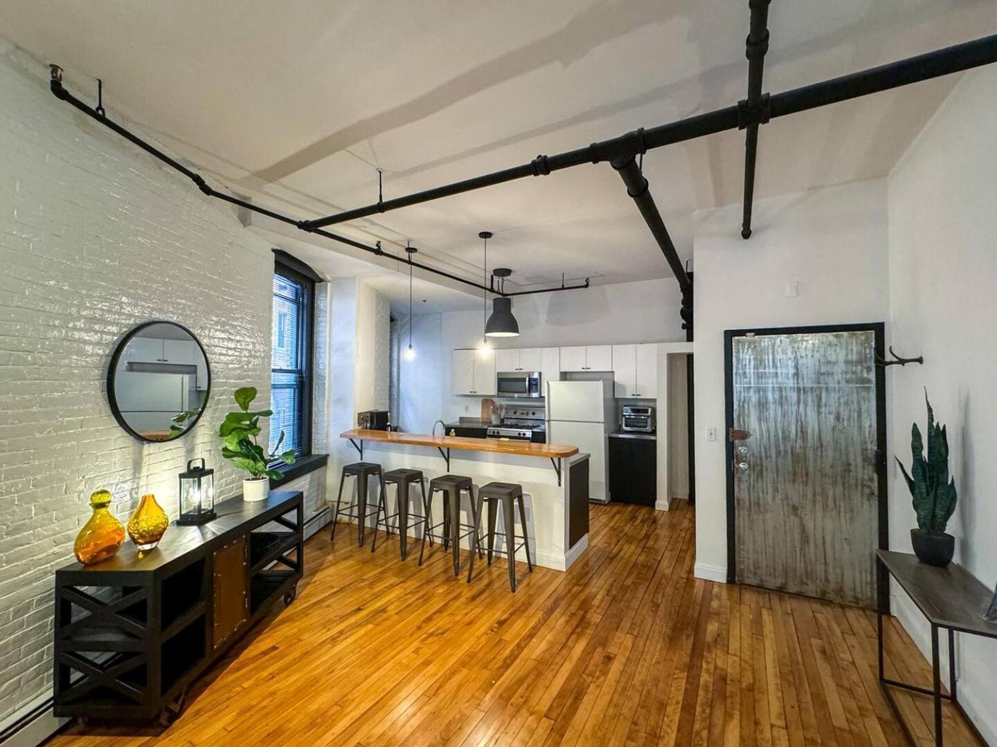 Open-concept 2br Loft In The Heart Of Back Bay Apartamento