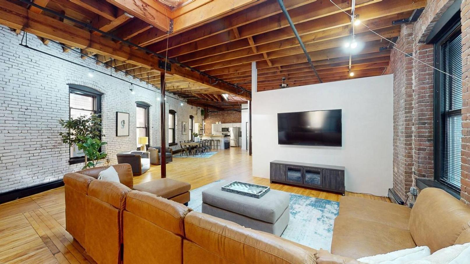 Spacious Back Bay 1br W King & Office Boston