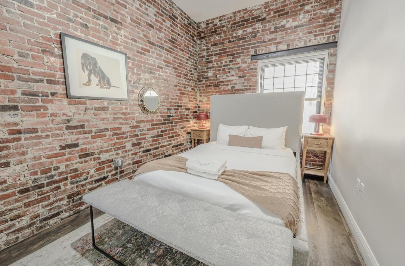 Lavishly Designed With Office Close To T