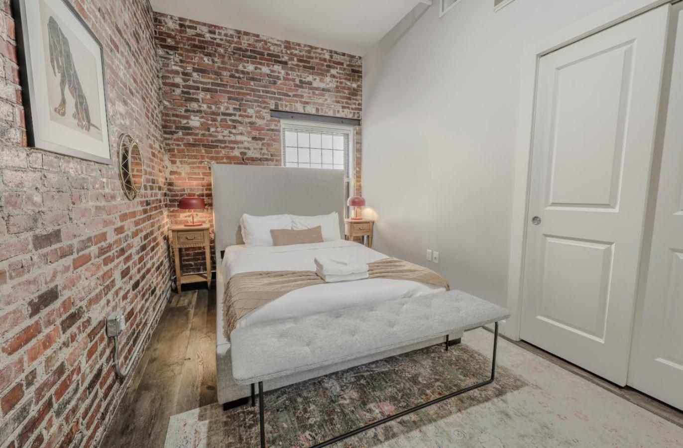 Apartment Lavishly Designed With Office Close To T Boston