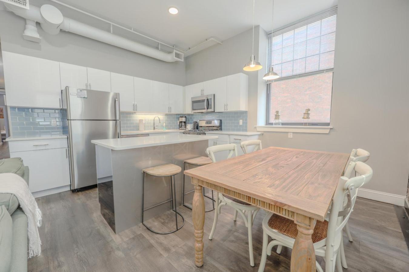 Apartment Lavishly Designed With Office Close To T Boston