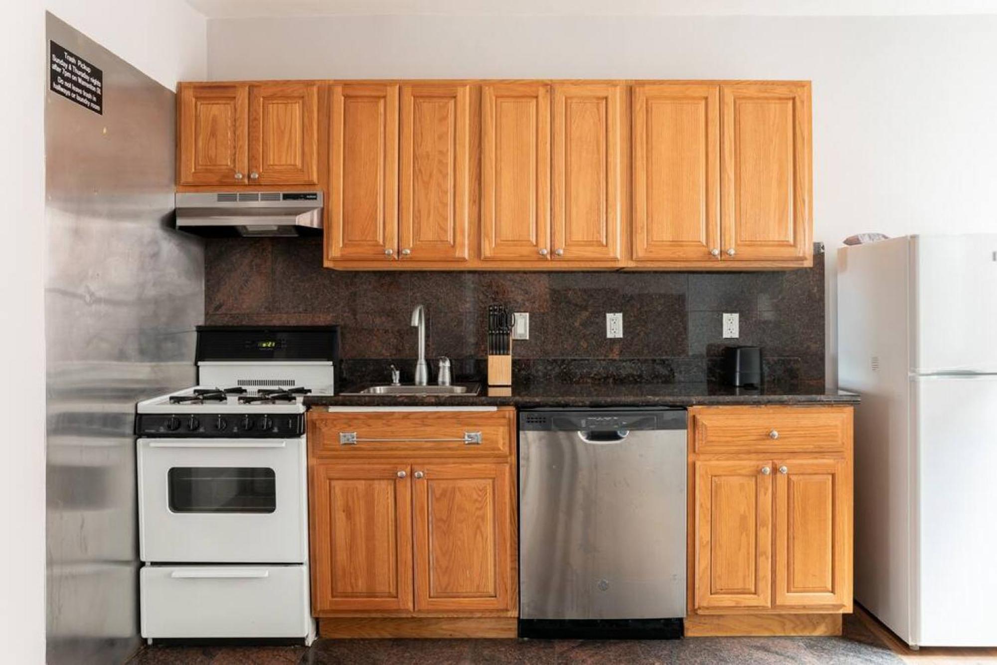 Apartment Simple 1br Steps To Common And South End *