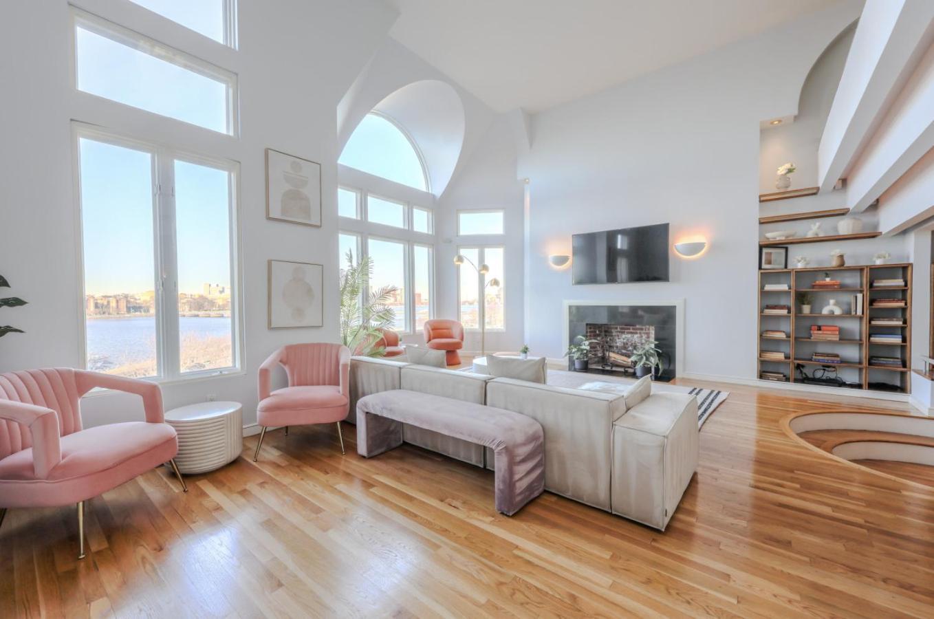 Luxurious Fenway 2br Penthouse With Roof Decks Apartment *