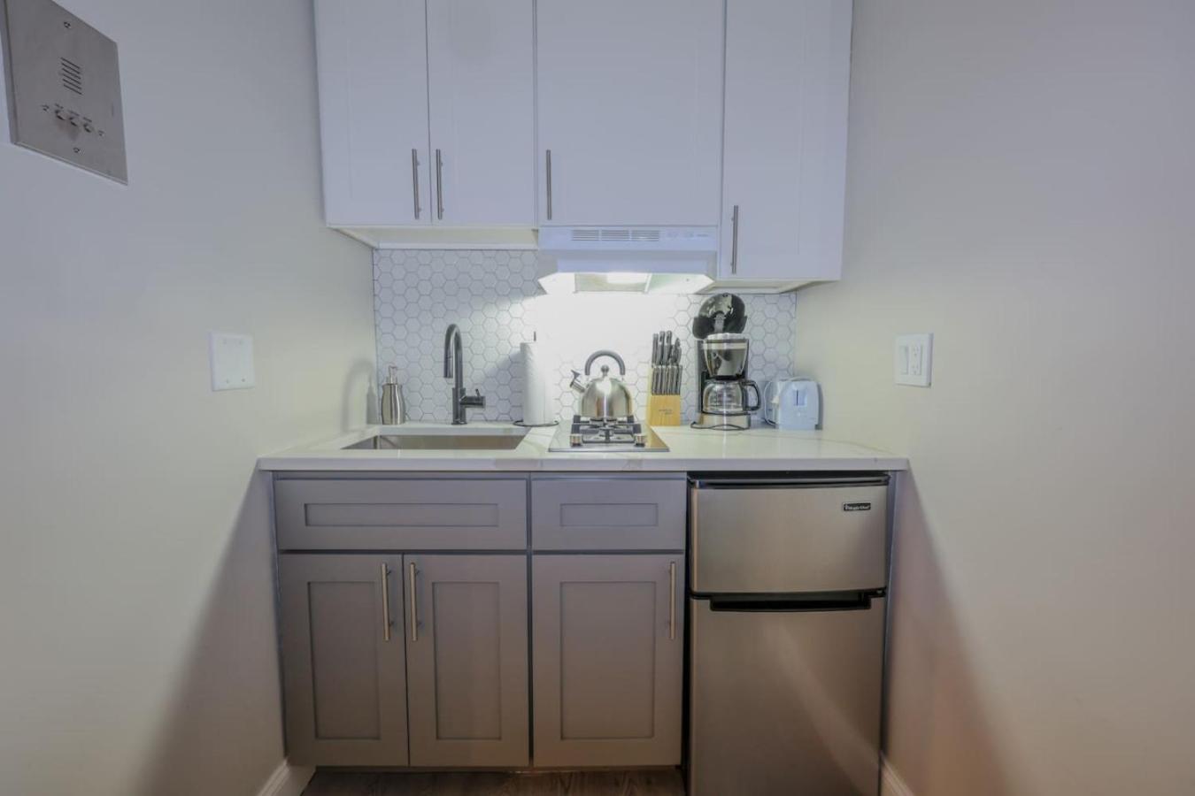 Apartment Modern Simple South End