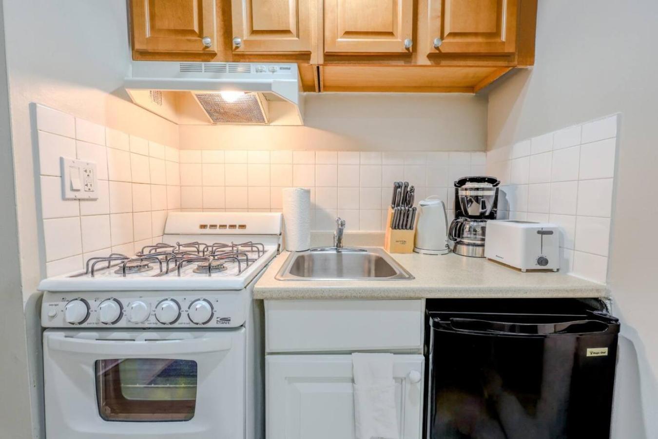 Quaint Steps From Back Bay Apartment