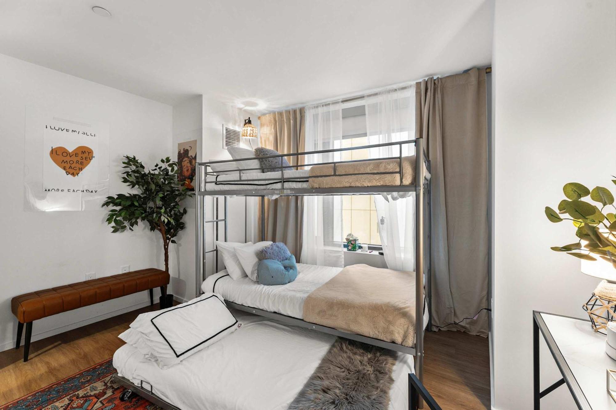 South End Luxe Family Getaway Apartment *