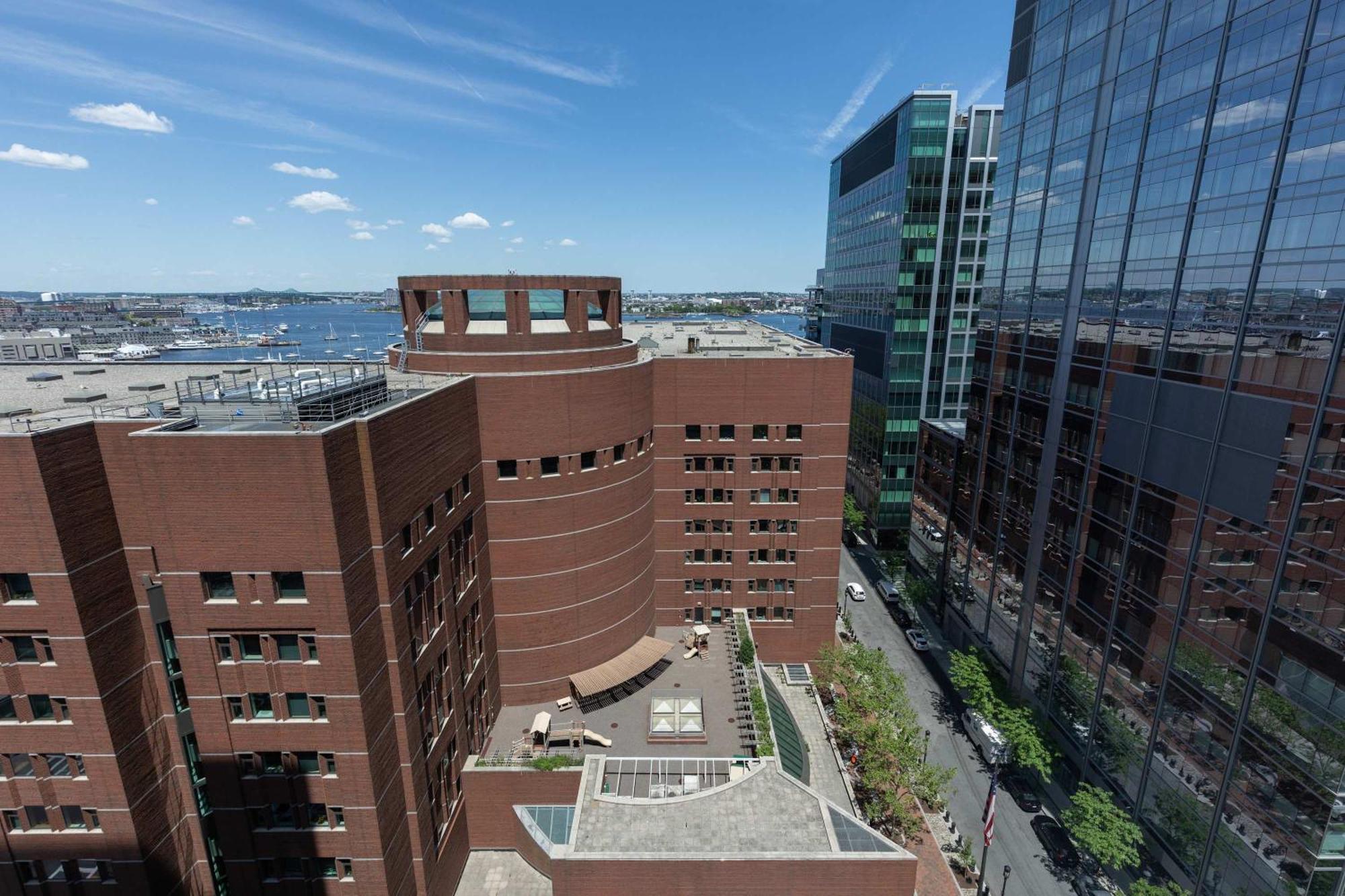 Luxury Seaport With Gym And Pool Apartment