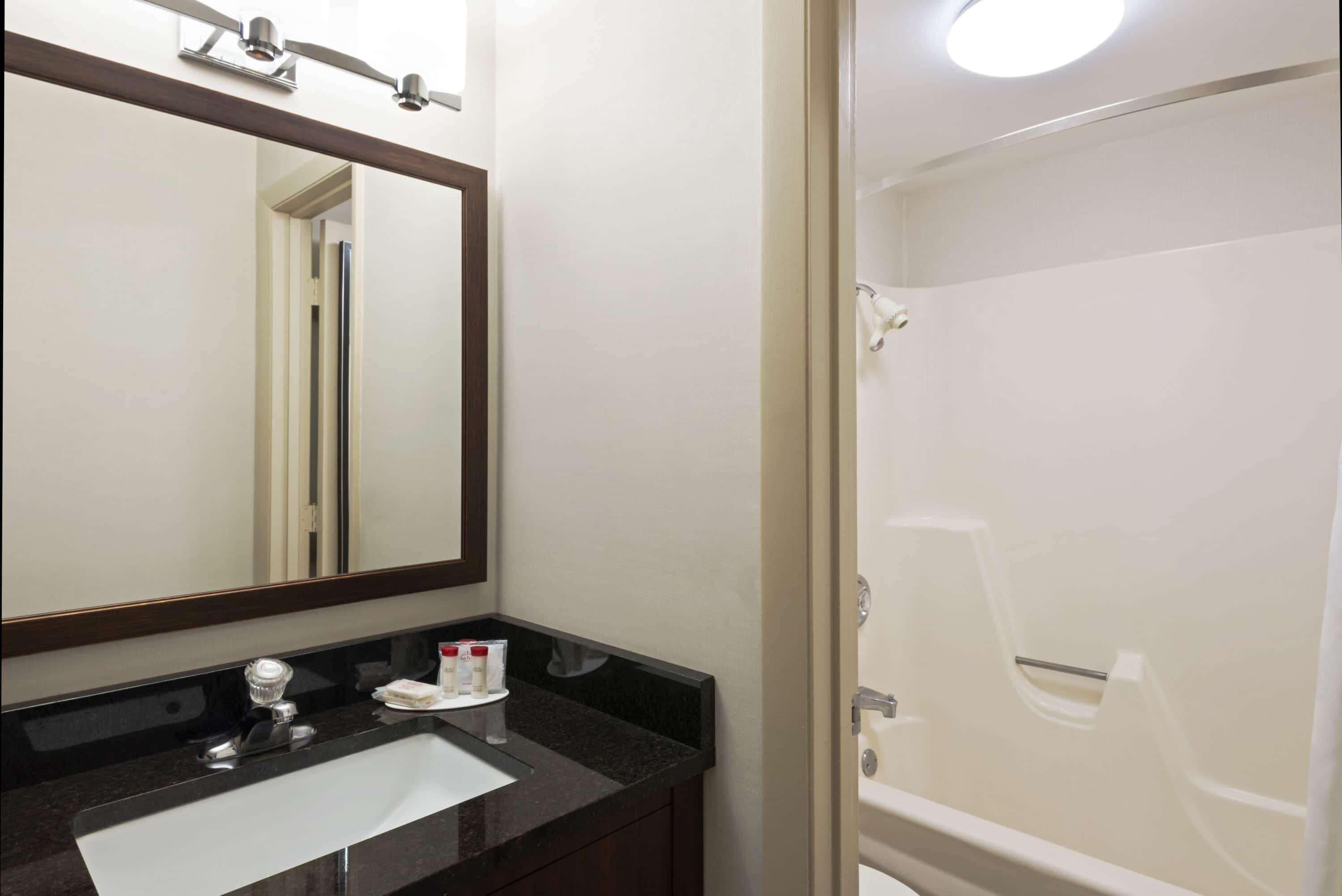 Ramada By Wyndham 3* Boston