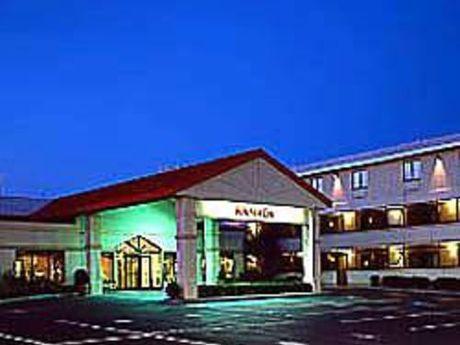 Ramada By Wyndham 3* Boston