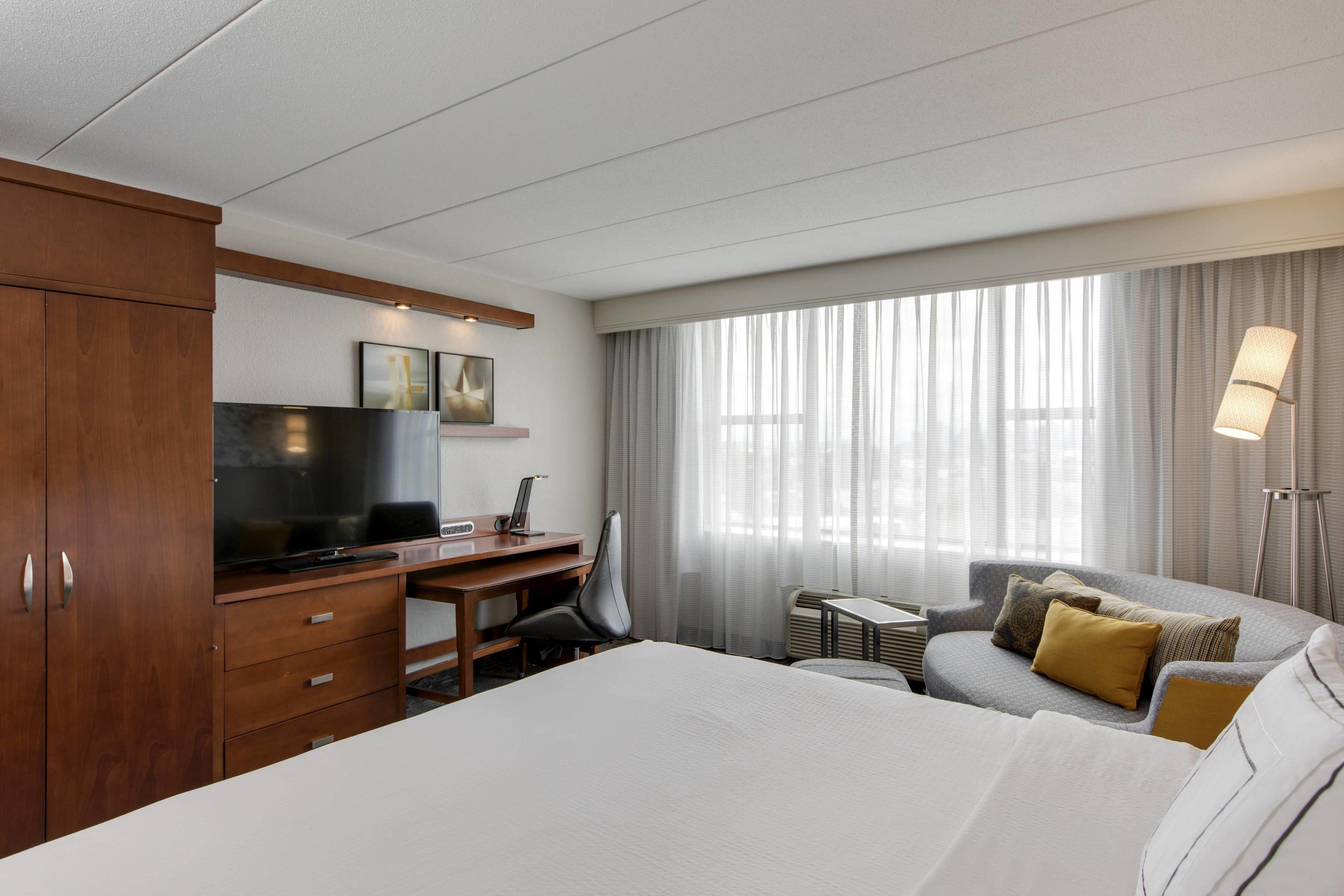 Hotel Courtyard By Marriott Logan Airport